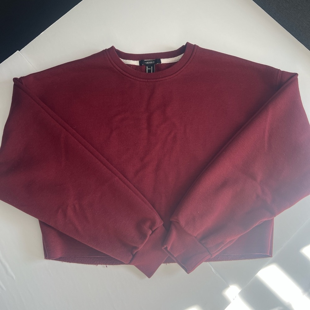 Burgundy cropped crew neck sweatshirt - size M
